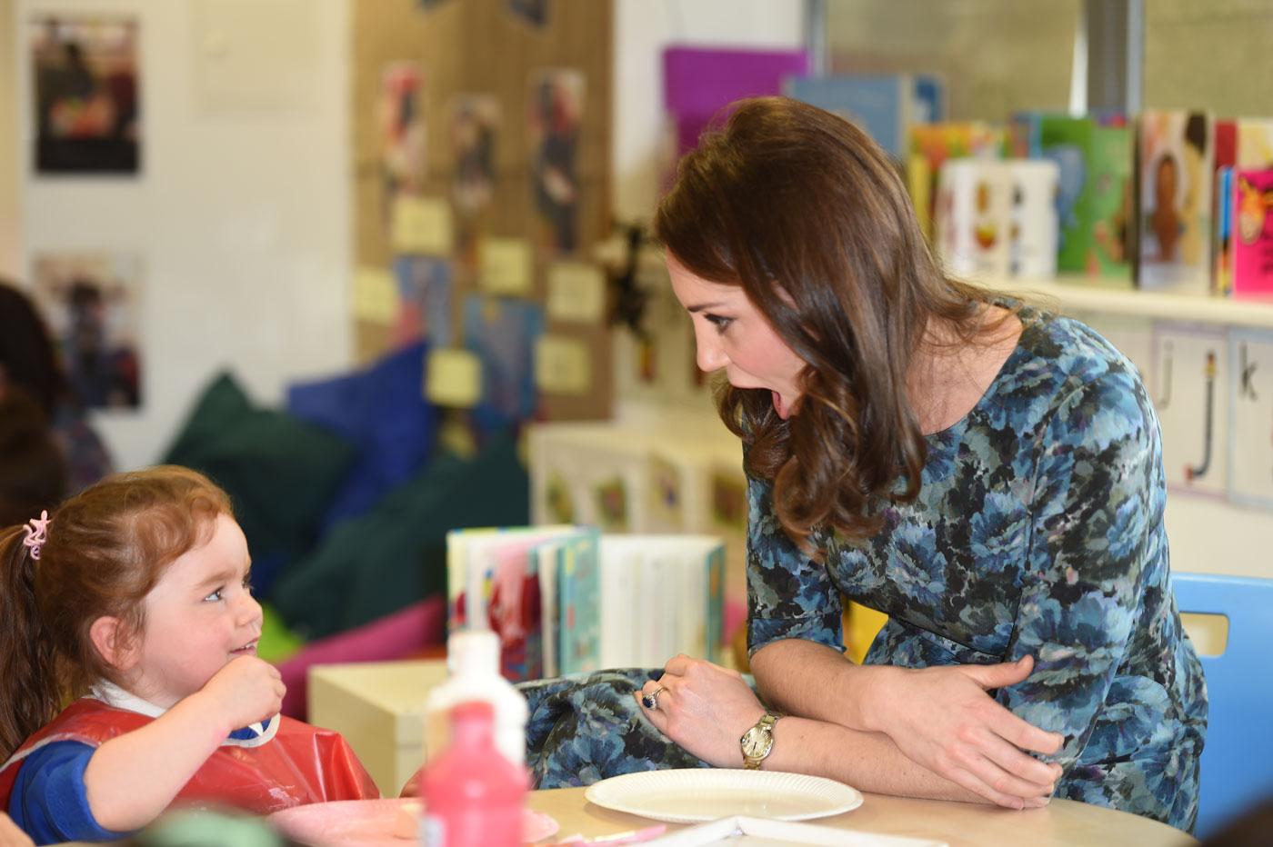 pregnant kate middleton petting puppy pics 03