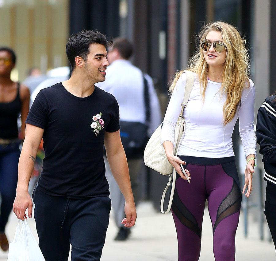 Gigi hadid dating joe jonas cody simpson 02