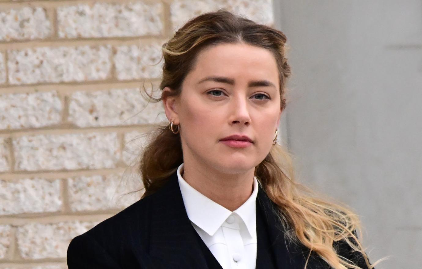 amber heard steamy set moments johnny depp trial