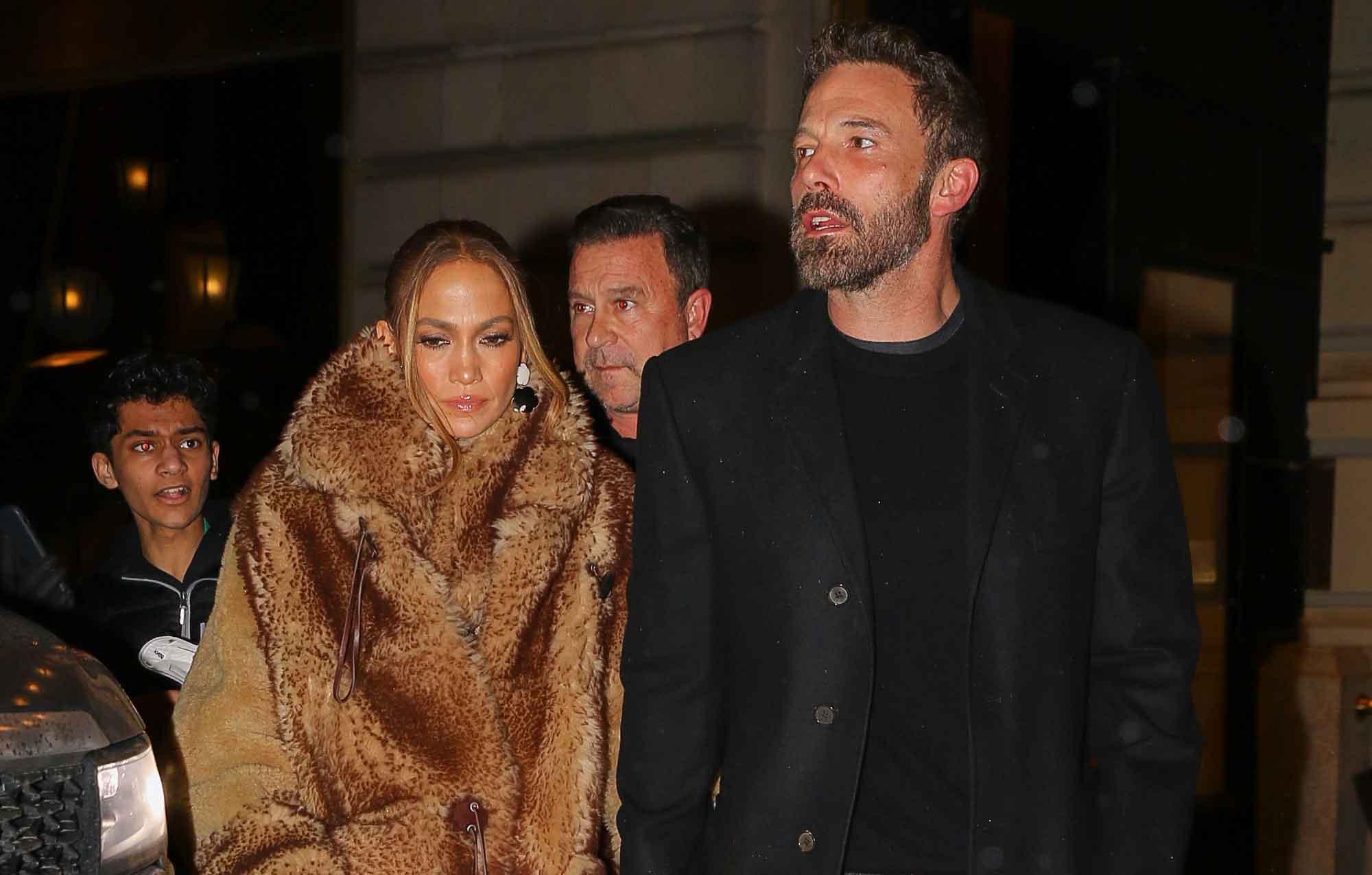 ben affleck staring photos wedding jennifer lopez