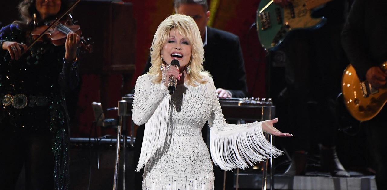 dolly parton jokes dropping dead middle song onstage