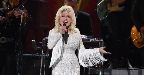 dolly parton jokes dropping dead middle song onstage