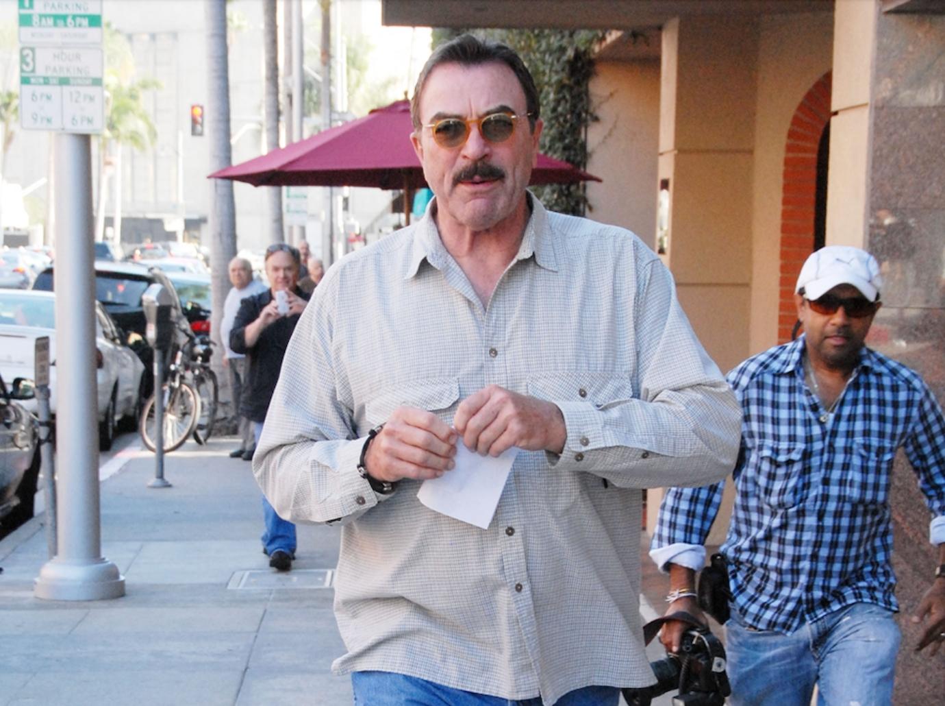 tom selleck never sent text email makes wife