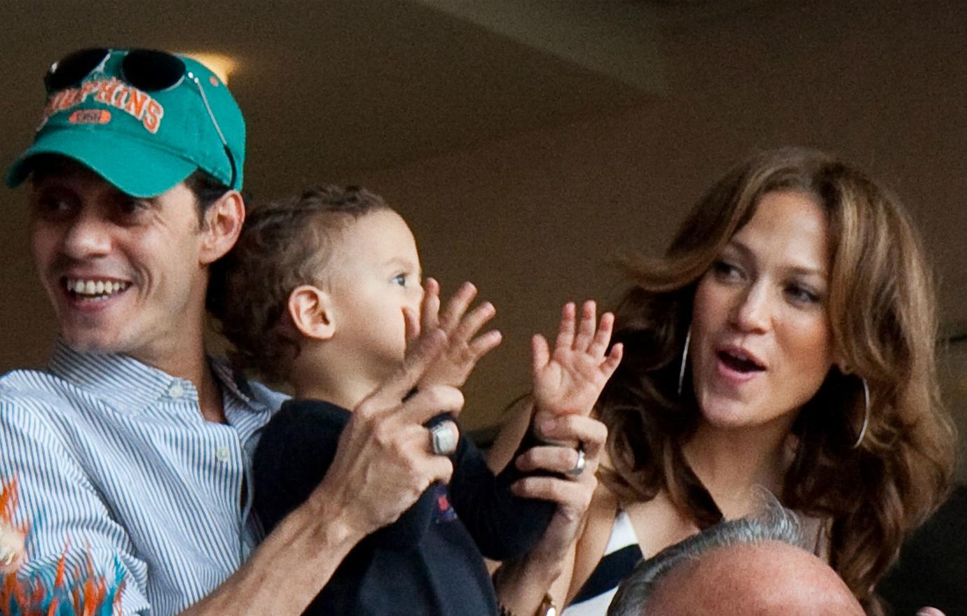 Jlo, Marc Anthony, and their child play.