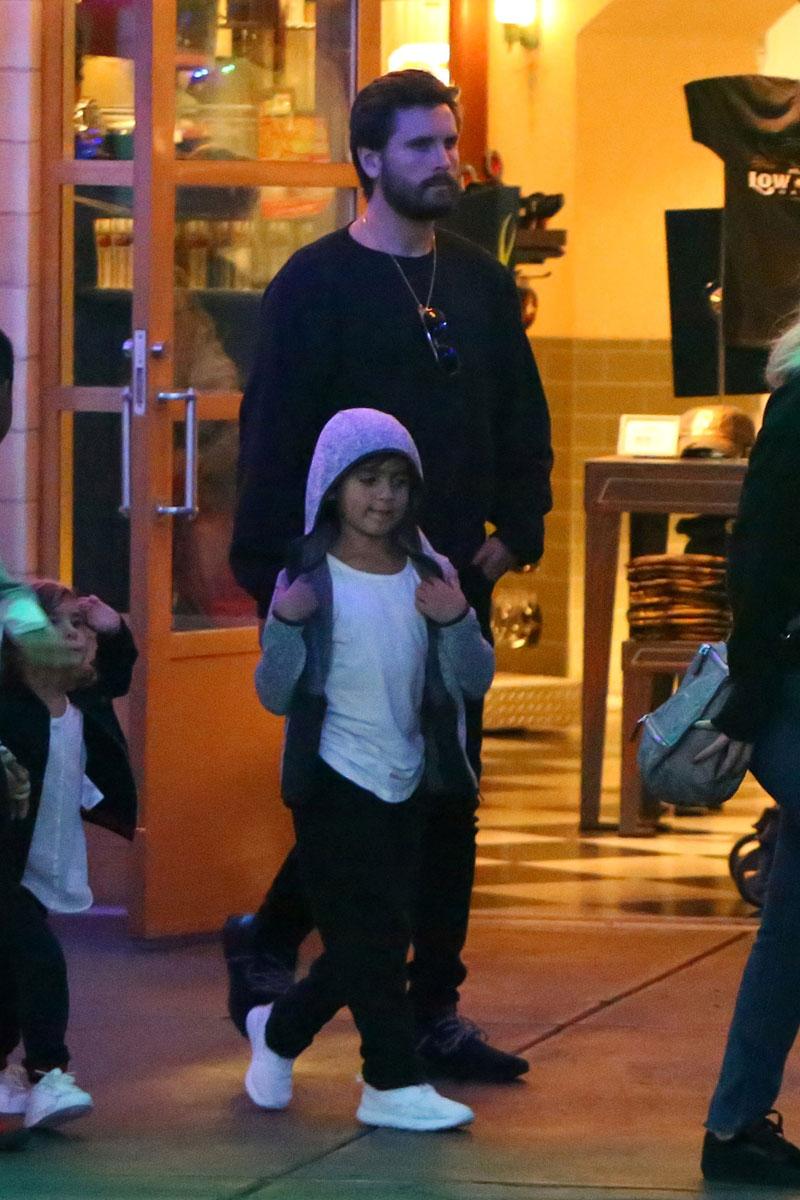 Kourtney kardashian scott disick together relationship kids mason reign birthday disneyland hero03