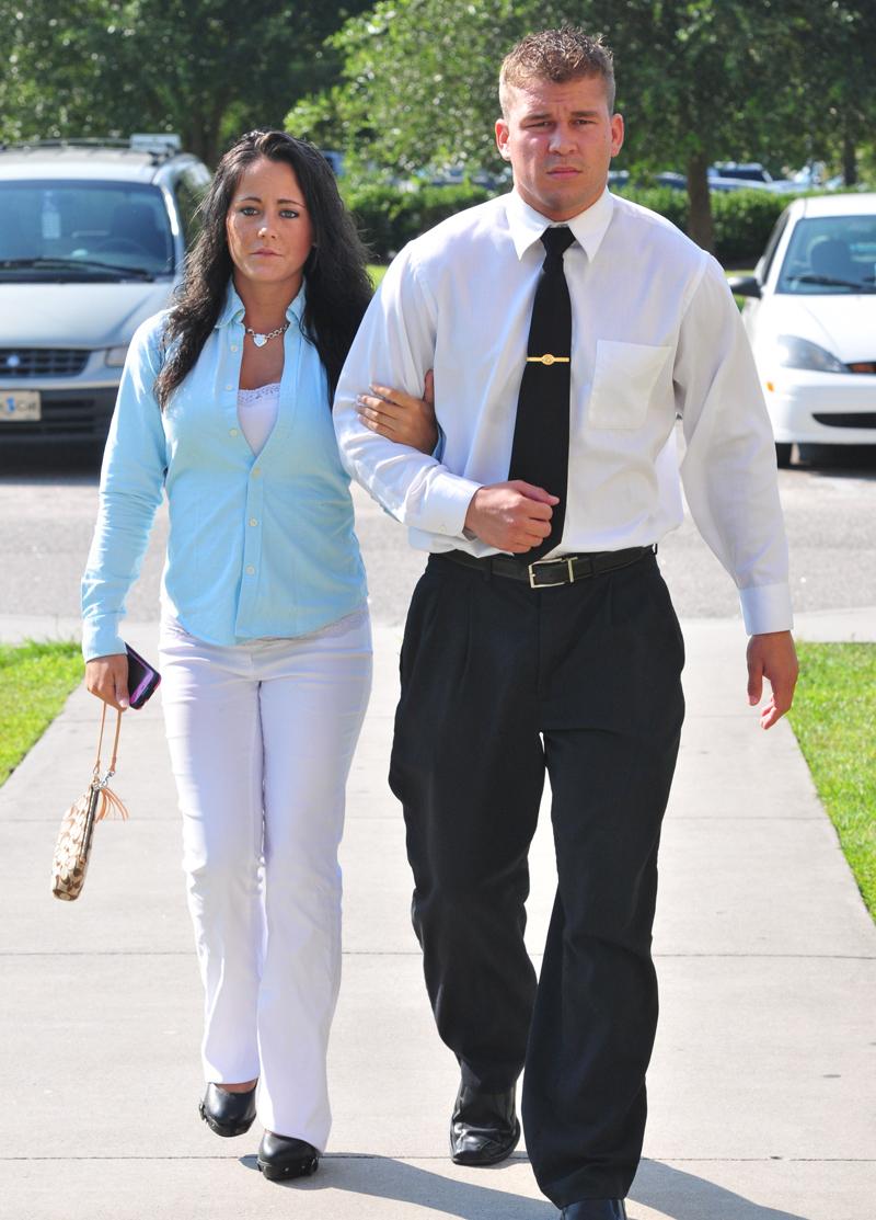 Jenelle Evans heads into court in Wilmington, NC with boyfriend Nathan Griffith