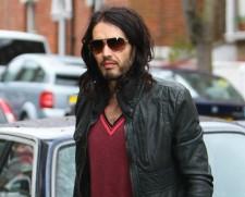 2010__02__Russell_Brand_Feb8_main 225×181.jpg