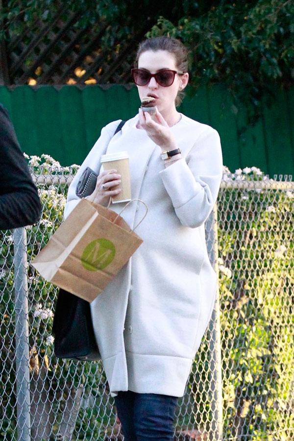 anne hathaway cupcake pregnancy cravings