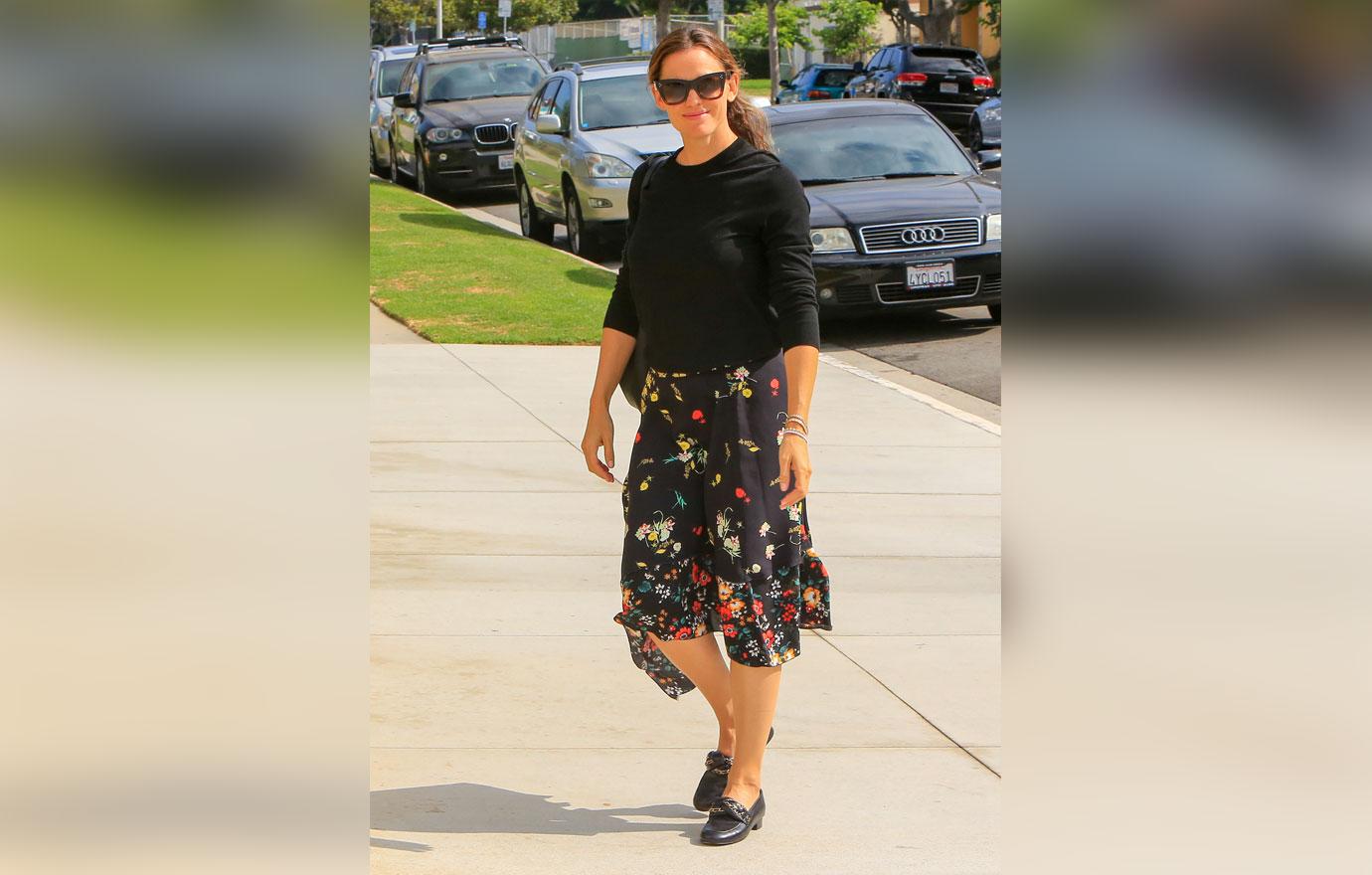 Jen garner floral skirt