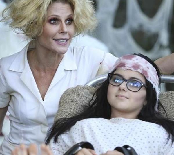 Modern Family's Halloween Episode, Nick Carter's Wedding and More on TV