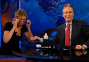 2011__06__Cameron_Diaz_Jon_Stewart_June22newsnea 300×207.jpg