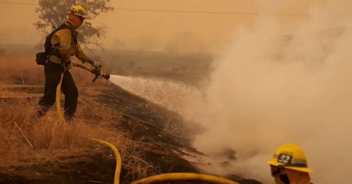 hydrants down firefighters running out water wildfires los angeles