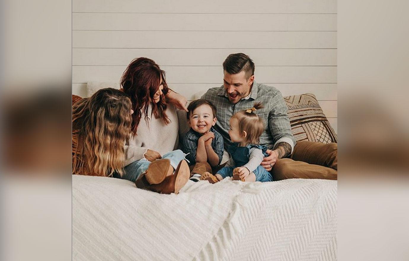 chelsea-houska-instagram-photoshoot-cole-deboer-family-photos