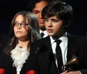 2010__10__jackson_paris_prince_oct14 294×300.jpg