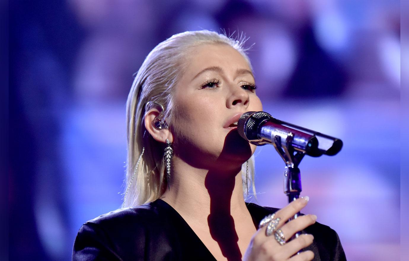 Christina Aguilera's “Unrecognizable” Face Slammed on Social Media