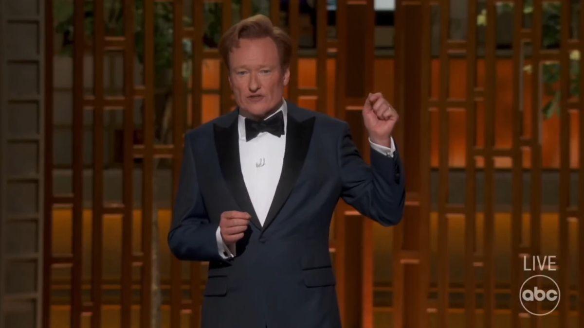 Photo of Conan O'Brien 'warned' attendees of the 2026 Oscars that the show 'could get political.'