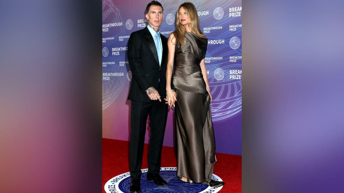 Image of Adam Levine looked unrecognizable with a clean shave.