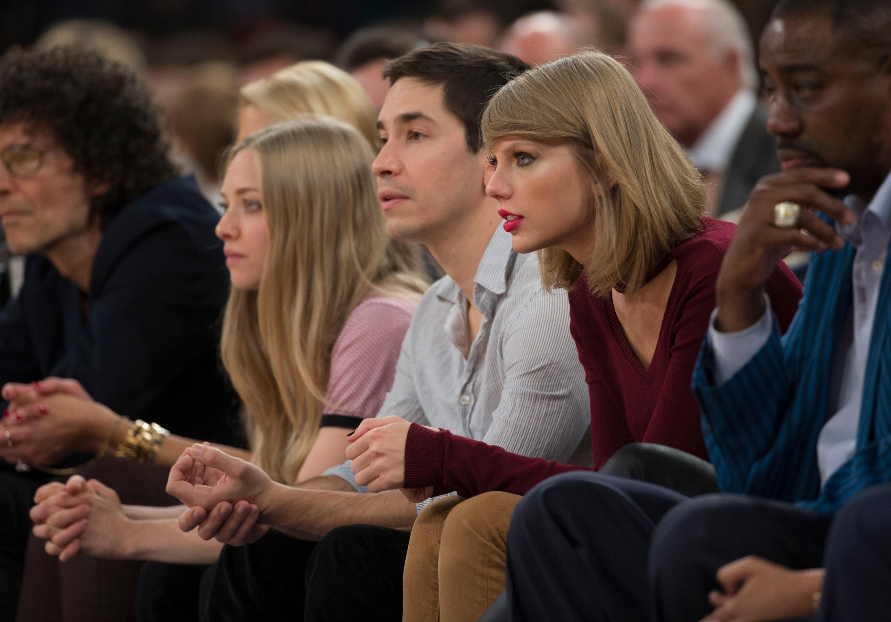 Justin Long and girlfriend Amanda Seyfried sit court side with Taylor Swift and Kate Upton at tonights New York Knicks game