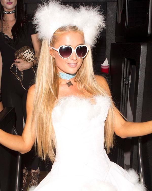 Paris Hilton Arrives To 1 Oak S Celebrity Halloween Party With Huge   Paris Hilton Halloween Costume1 