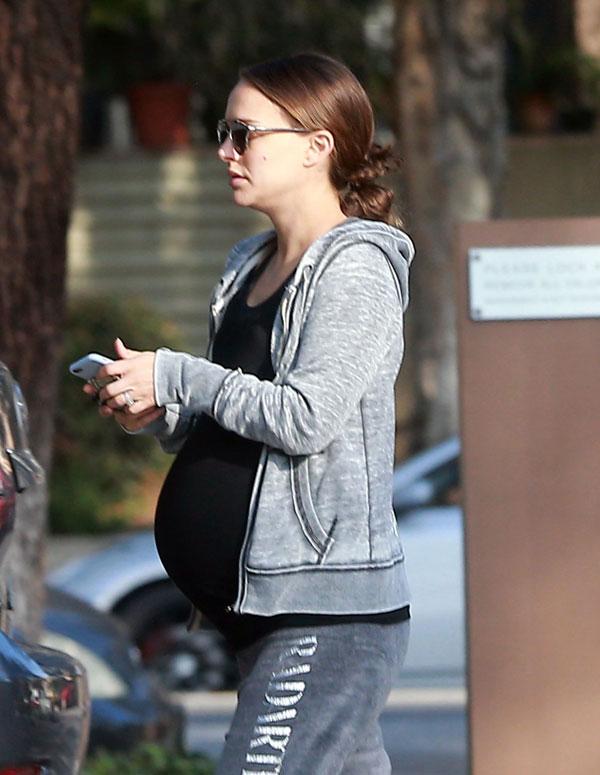 Pregnant natalie portman photos bank 03