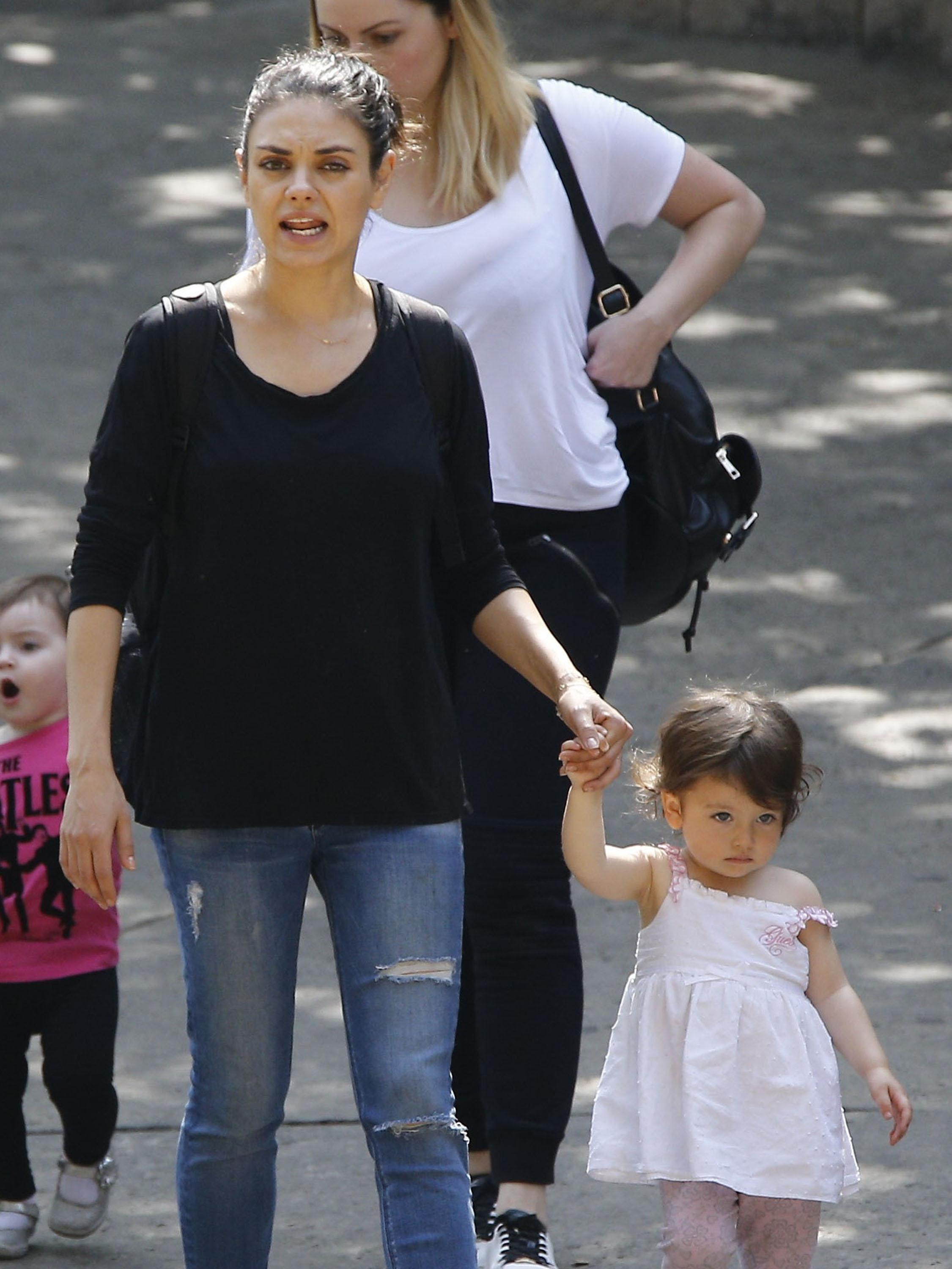 Exclusive&#8230; Mila Kunis Takes Her Daughter To The Zoo ***NO WEB USE W/O PRIOR AGREEMENT &#8211; CALL FOR PRICING***