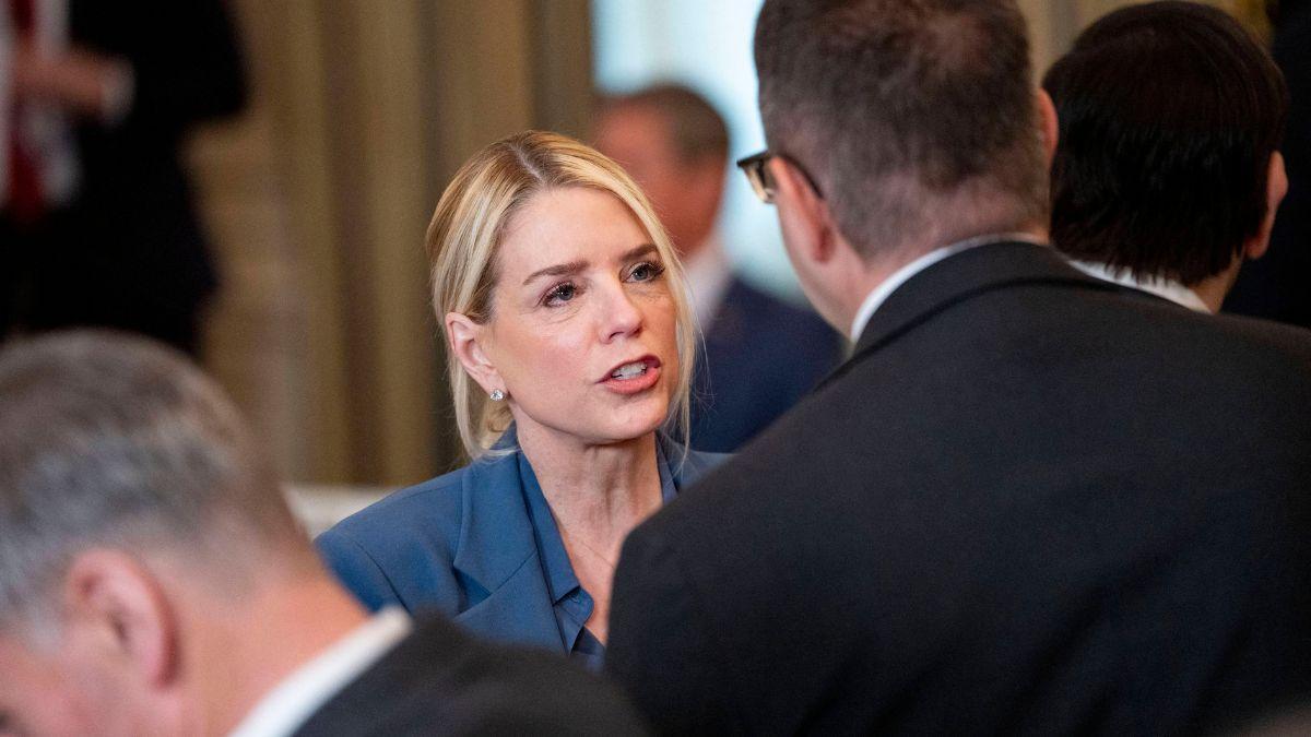 Photo of Democrats weren't happy with Pam Bondi's answers.