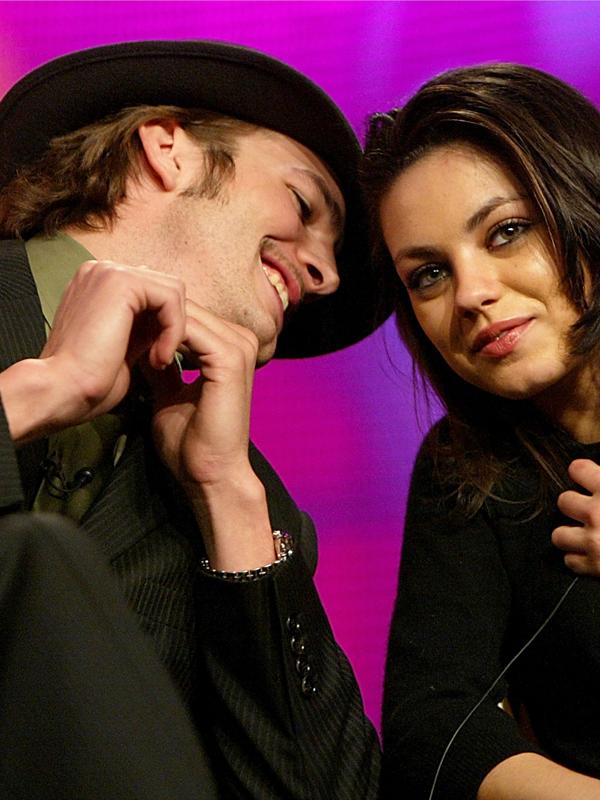 Ashton kutcher mila kunis august10.jpg