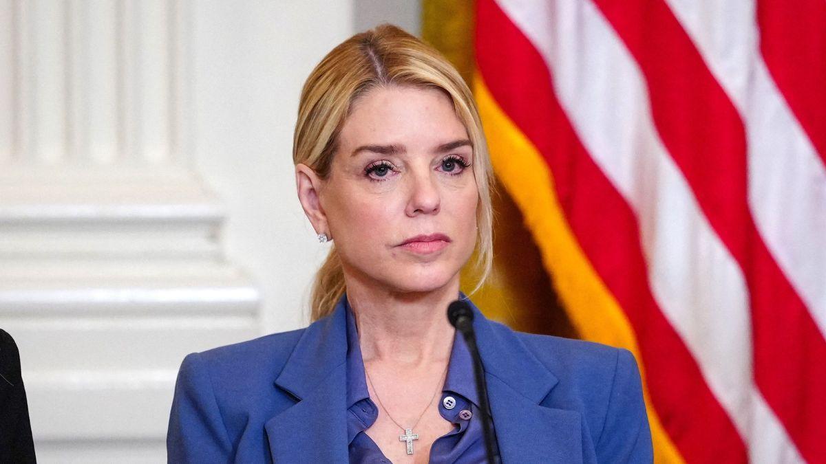 Photo of Pam Bondi.