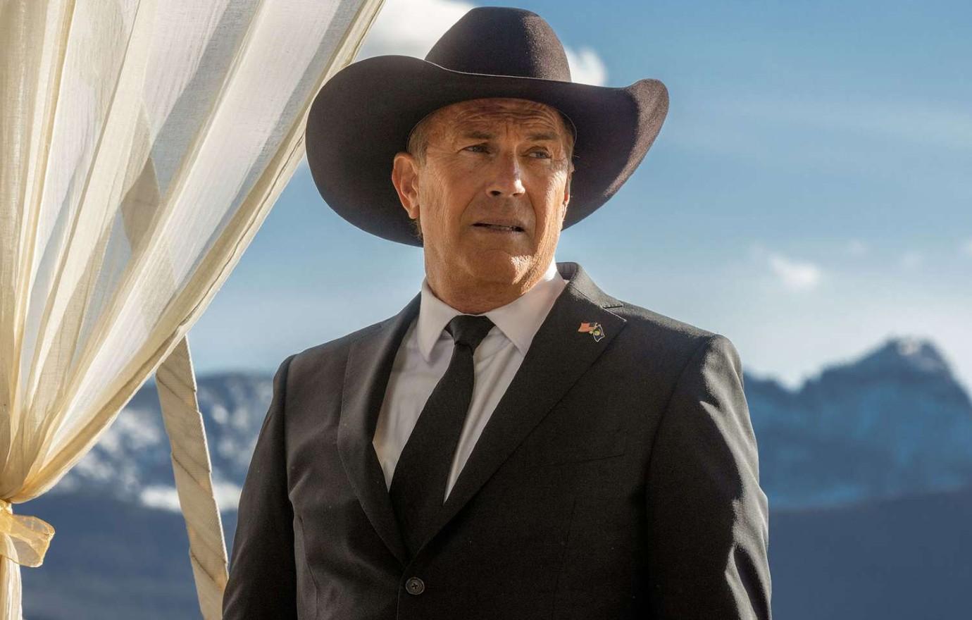 kevin costner taken beating yellowstone execs didnt stick up paramount network