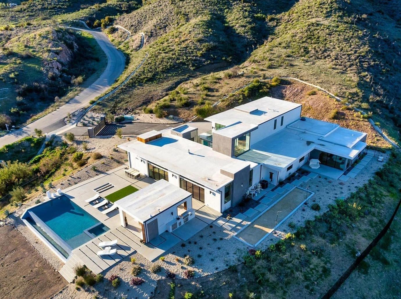 Taylor Lautner Lists Modern Mansion, Photos