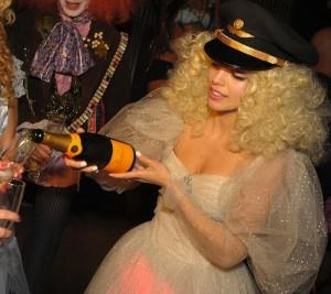 2010__10__AnnaLynne McCord pours friends glass at Veuve Clicquots Yelloween at LAVO Las Vegas 300&#215;267.jpg