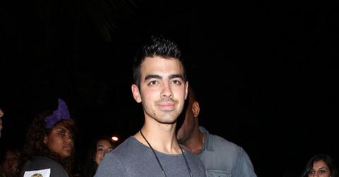 2011__09__joe jonas sept21 z01.jpg