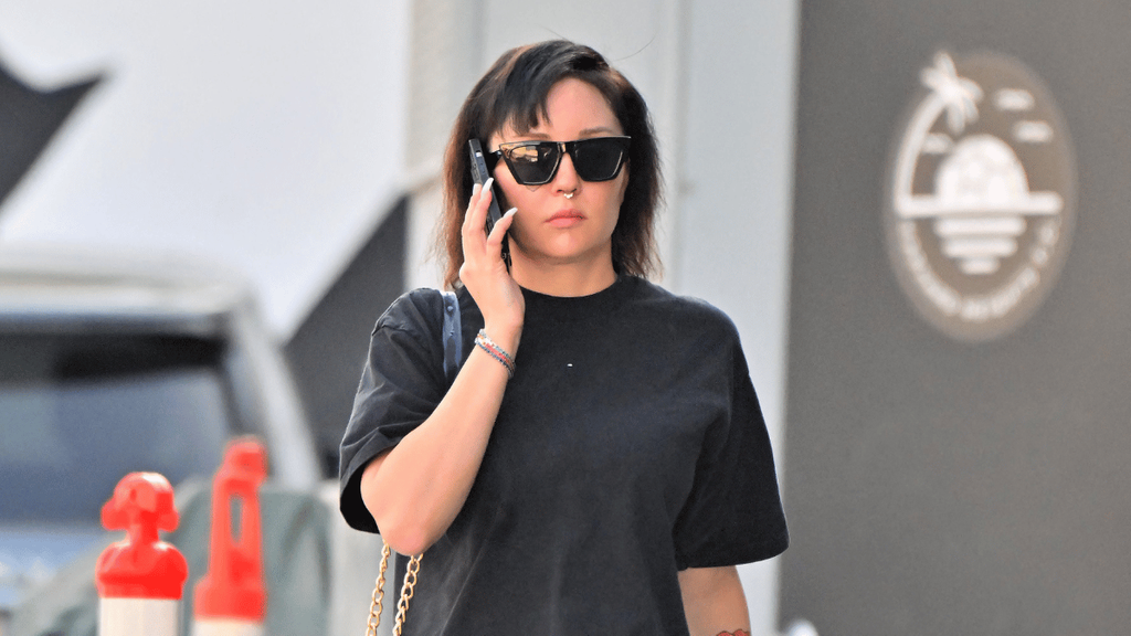 Amanda Bynes Posts New Fashion Line Amid Comeback Weight Loss amanda-bynes-posts-new-fashion-line-amid-comeback-weight-loss