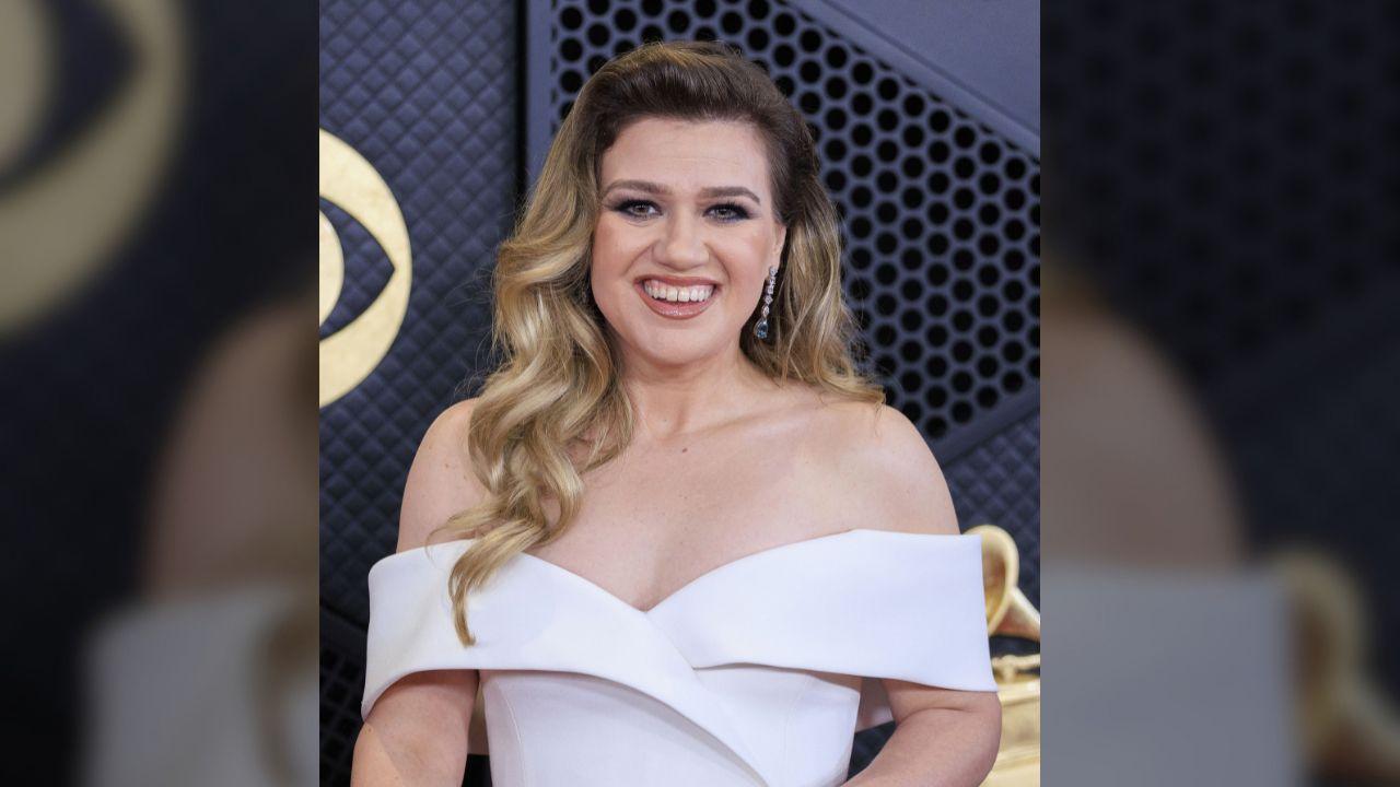 image of Kelly Clarkson said she is enjoying her life with her kids and isn't willing to give up her time for a relationship.