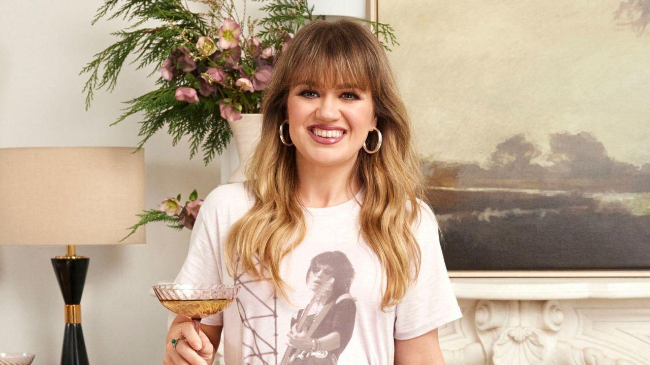 image of Kelly Clarkson said she enjoys raising her kids in New York City.