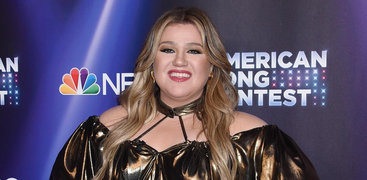 kelly clarkson gold dress