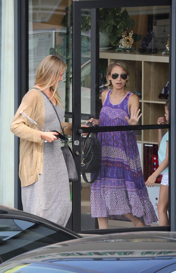 Cameron Diaz & Nicole Richie Date Photos Harlow Nail Salon