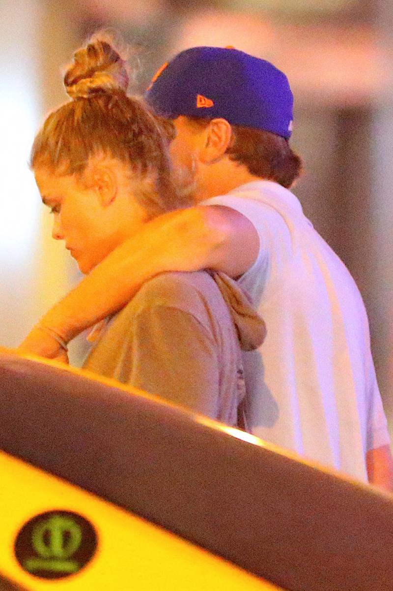 *PREMIUM EXCLUSIVE* Leonardo DiCaprio and Nina Agdal cuddle up after dinner