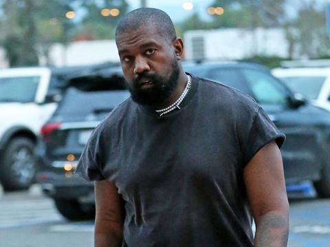 kanye wests wife bianca censori photo titanium teeth phone background