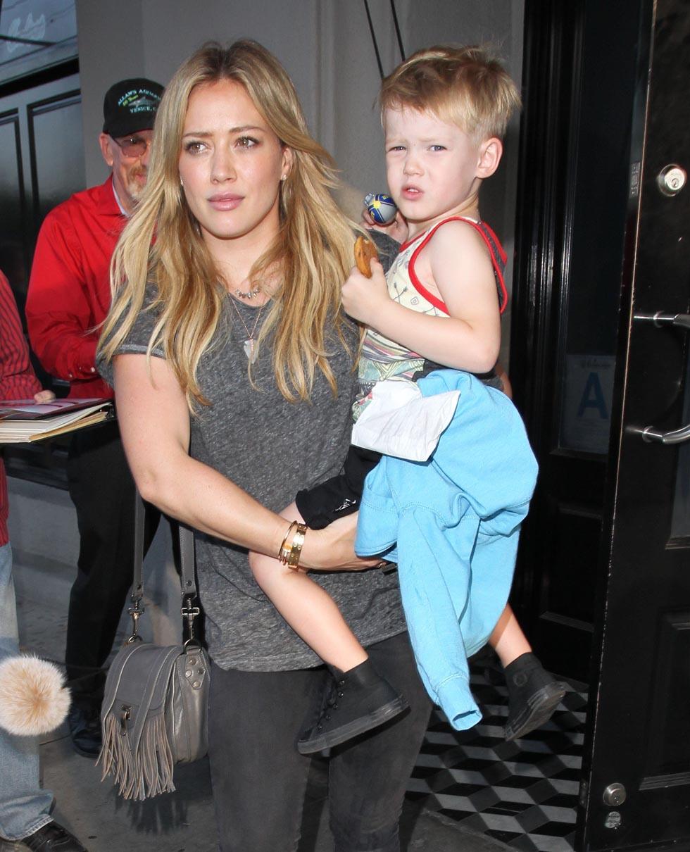 Hilary Duff &amp; Mike Comrie Take Luca Out For An Early Dinner