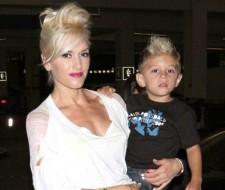 2009__08__main_h_gwenstefaniaug27 225×190.jpg