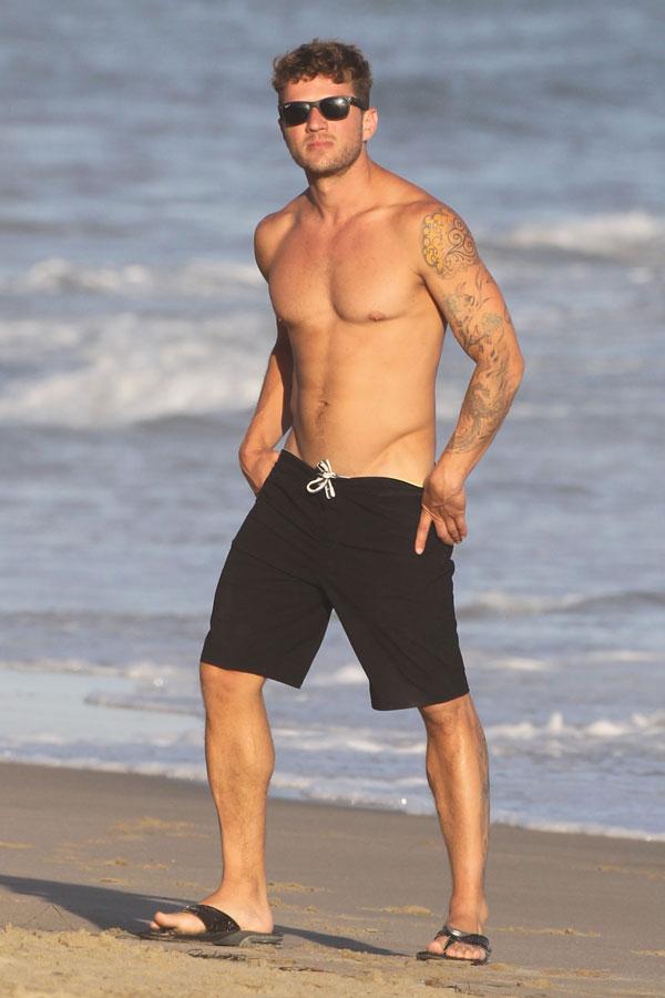 RYAN PHILLIPPE SHIRTLESS BEACH BODY 04