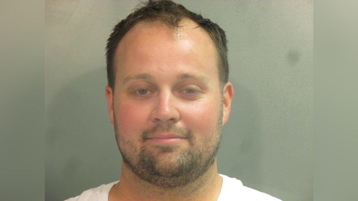 josh duggar shocking text messages from prison exposed