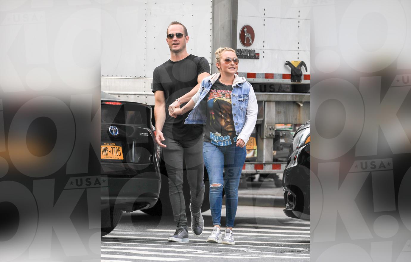 Hayden Panettiere boyfriend's brother Hold Hands