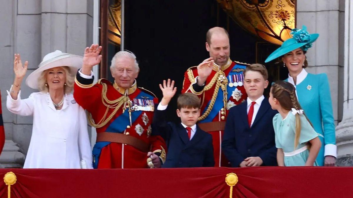 image of royal family 