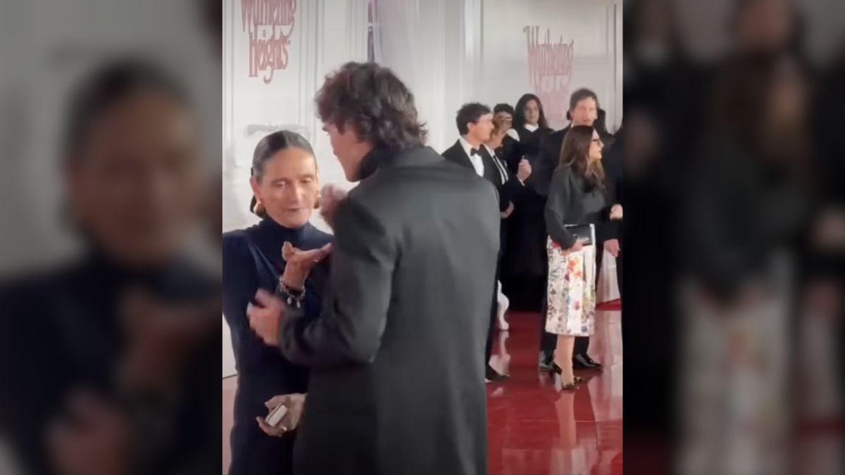 Image of Jacob Elordi spit out his gum on the red carpet.