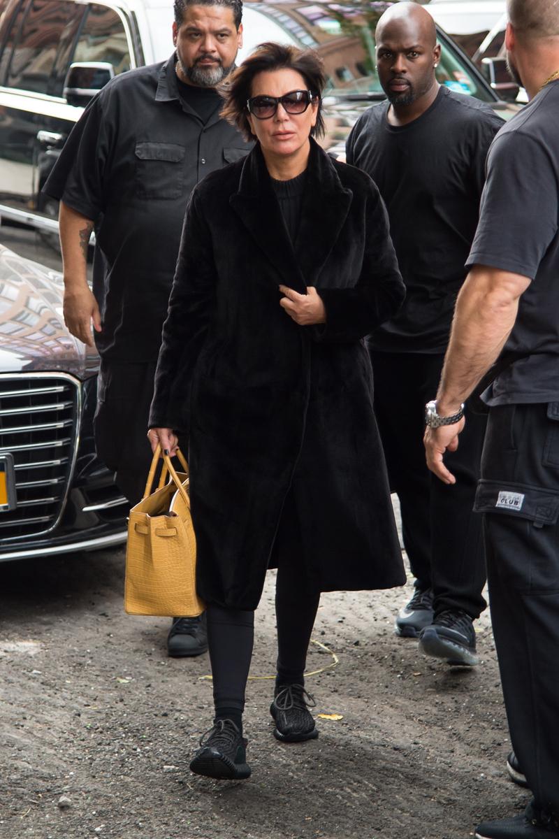 Kim Kardashian &amp; Kanye West Arrive Back In New York City The Day After Being Robbed In Paris