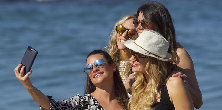 Lea Michele And Friends Having Fun While Taking Selfies In Hawaii