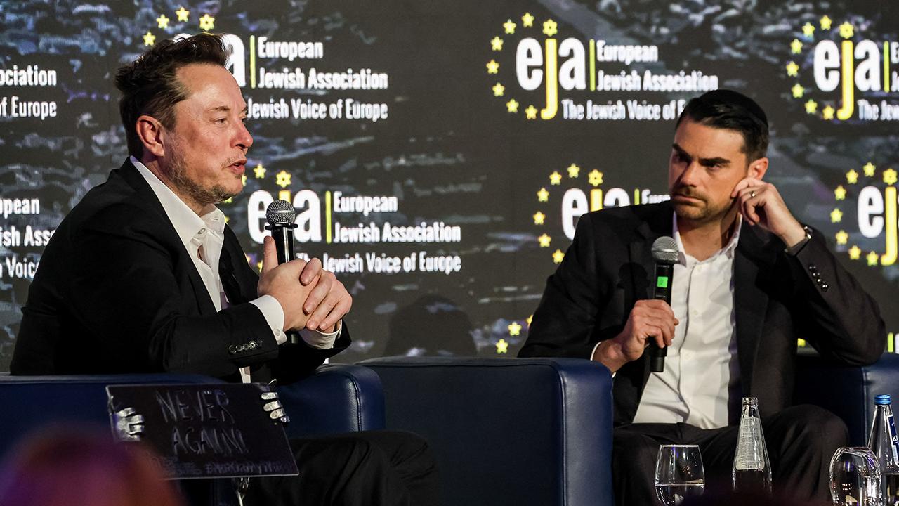 photo of The 'Parks and Recreation' alum said people like Elon Musk and Ben Shapiro want people to 'snark back' at their comments.
