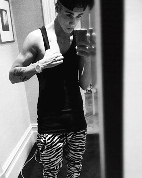 Ok 030113 news justin bieber selfie_ _1.jpg